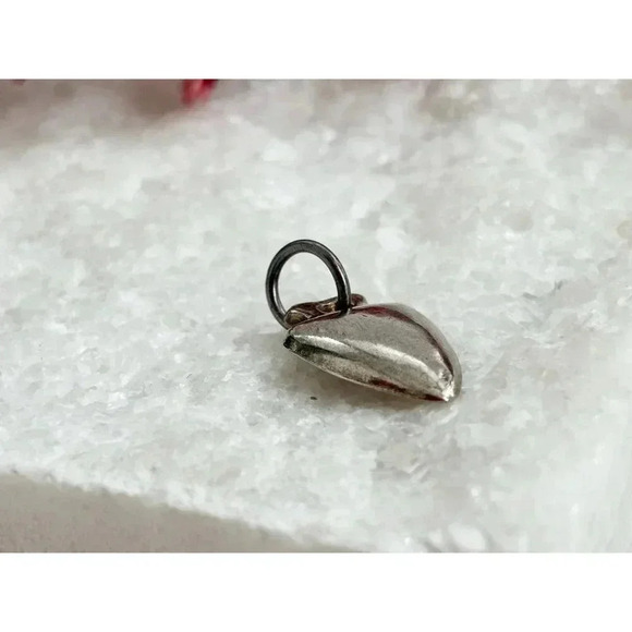 Silver Toned Vintage Heart Shaped Tiny Pendant Charm Trinket - Picture 10 of 10